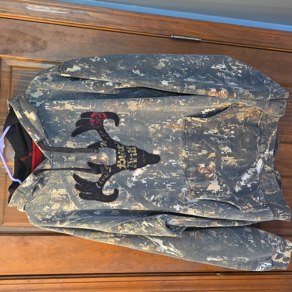 BLACK ANTLER Camouflage Hoodie with Skull Design, Men's, Size Medium.